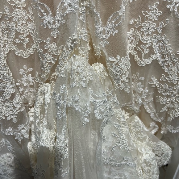 Authentic Kenneth Winston wedding dress - Picture 3 of 8